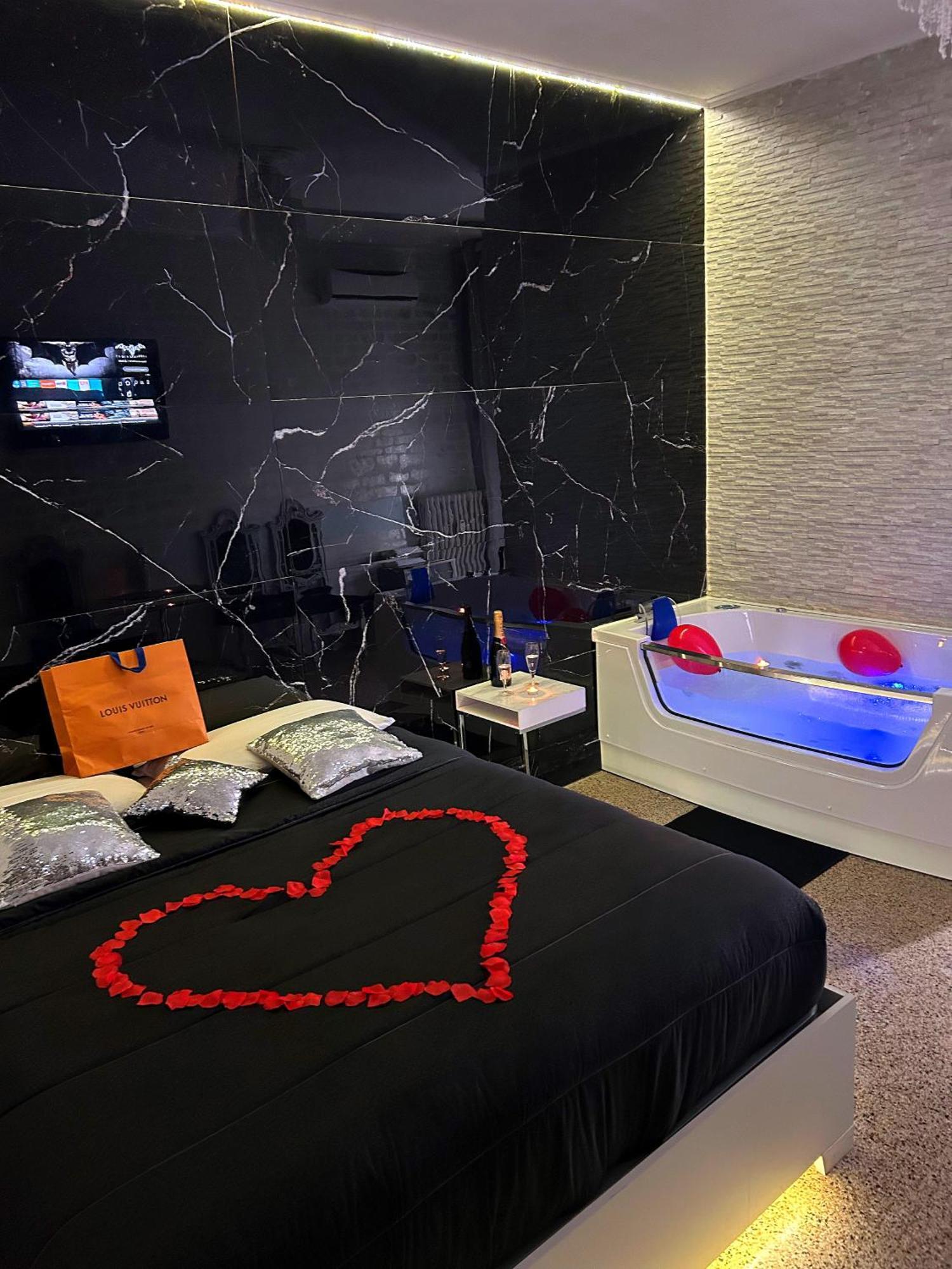 Roma Suite Idromassaggio Exterior foto